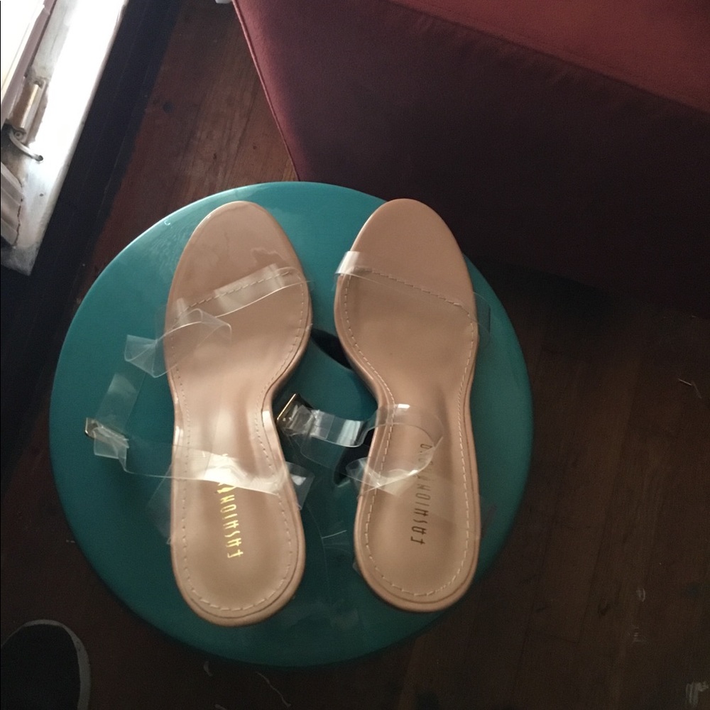 Clear shoes Fashion. Nova new 8.5